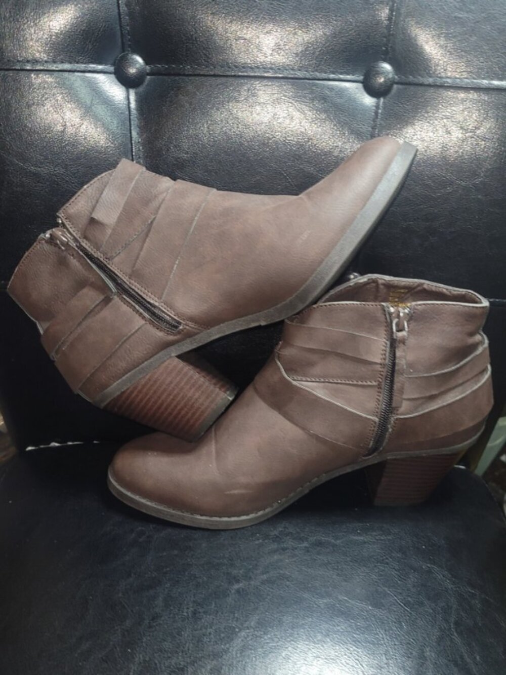 Olive Street 9 1/2 M Brown Chunky Heel Ankle Boot - Picture 2 of 6